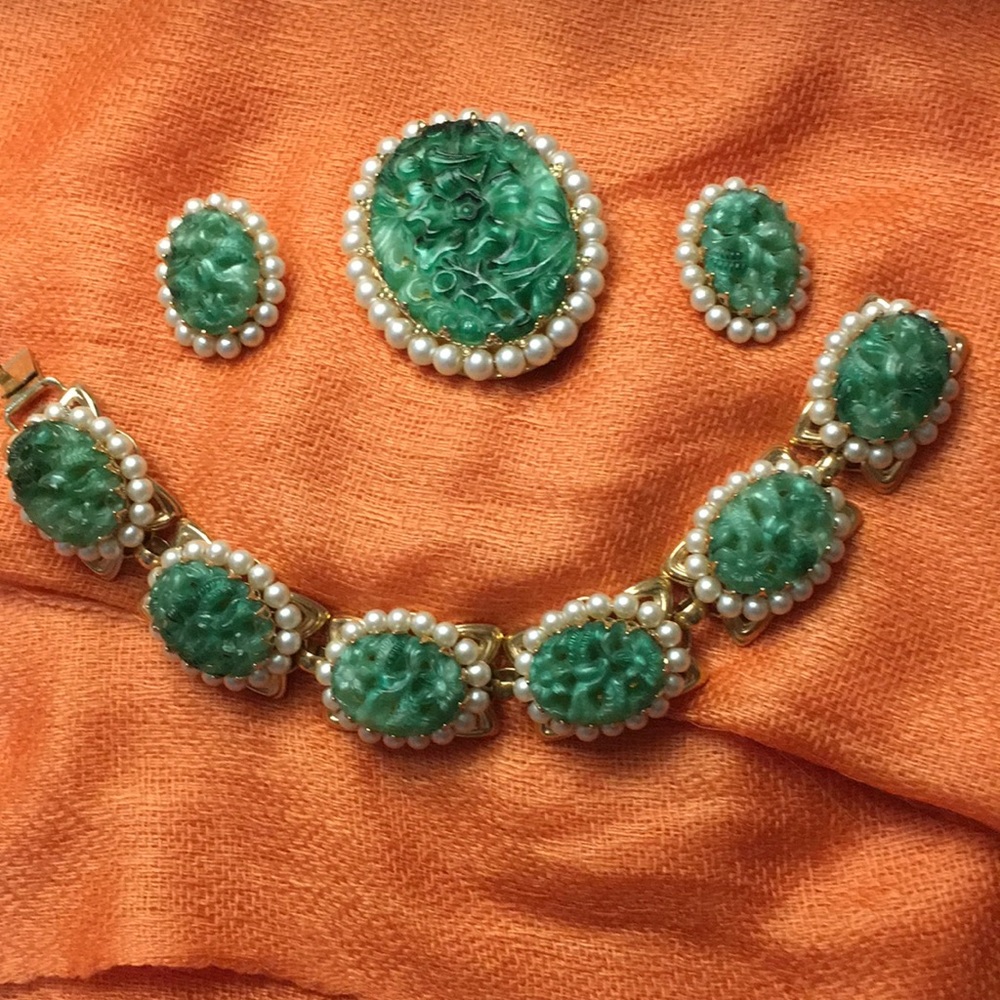 Napier Vintage Three Piece Peking Glass Jewelry Set Brooch Earrings Bracelet